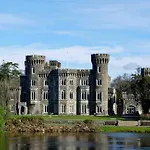 Dom wakacyjny Scar Bridge 3 Bedrooms Sleeps 6