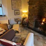 Dom wakacyjny Scar Bridge 3 Bedrooms Sleeps 6 Wexford