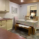 Dom wakacyjny Scar Bridge 3 Bedrooms Sleeps 6