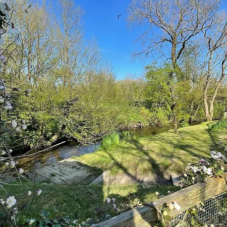 Scar Bridge 3 Bedrooms Sleeps 6 *
